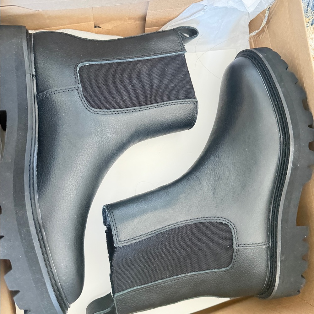 New size 6 Dolce Vita Black Leather Ankle Boots